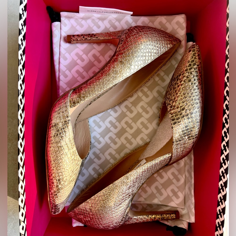 Diane von Furstenberg Python Leather Heels - Stylish & Luxurious!